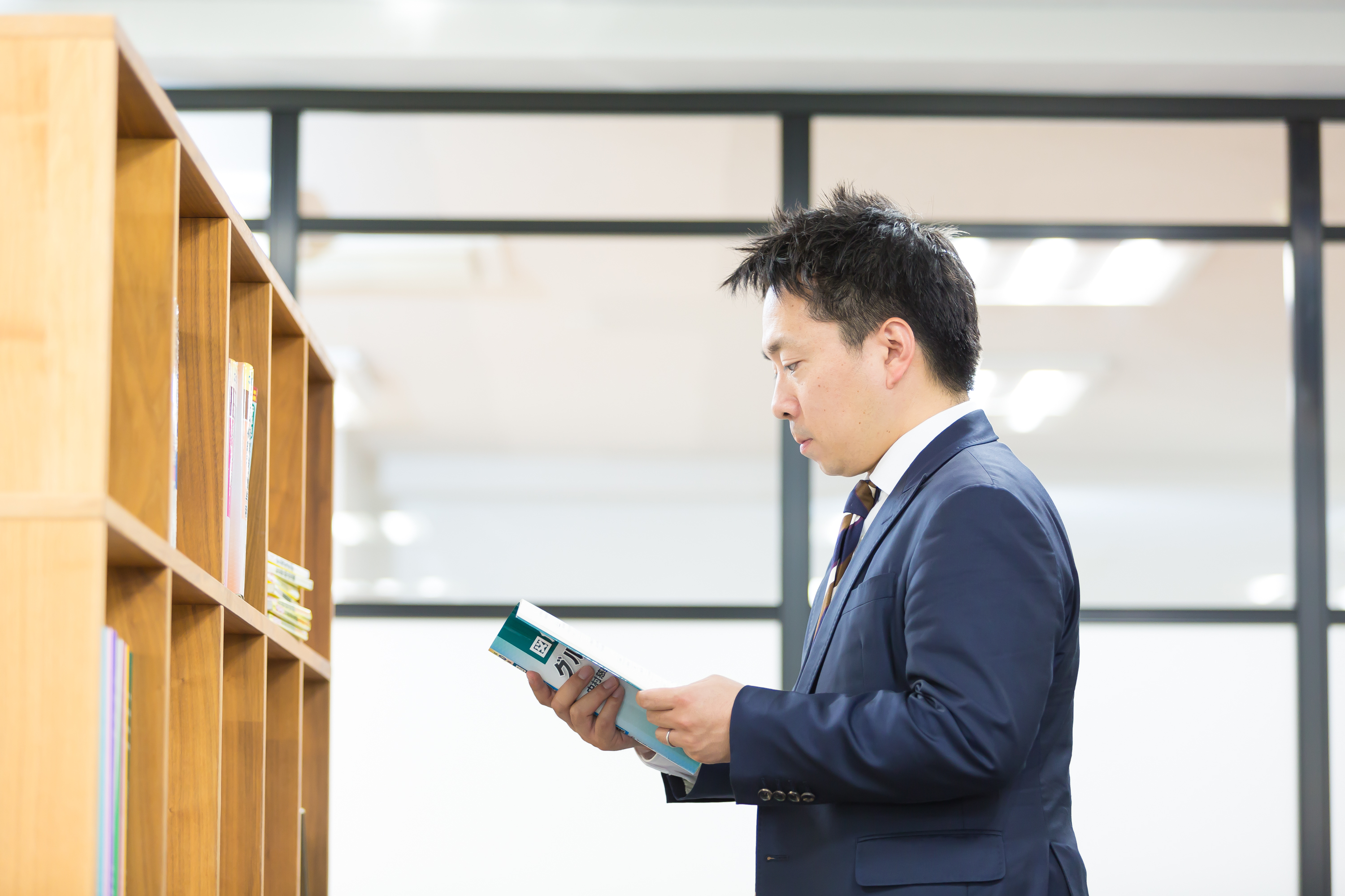専門書がずらりと並ぶ、学びの空間